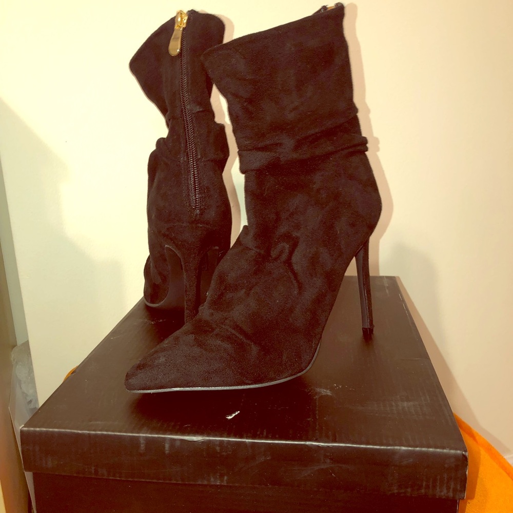 Black Heeled zipper Boots